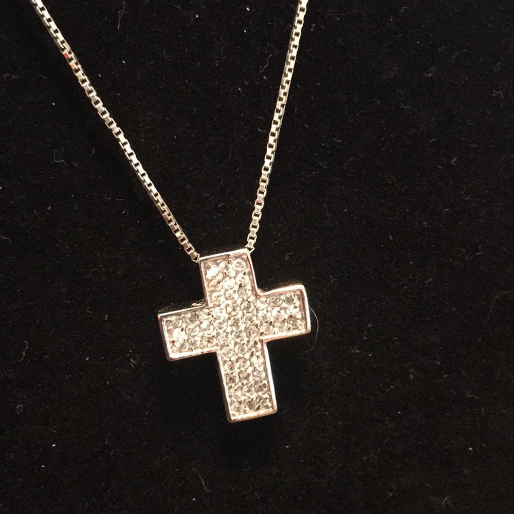 .925 sterling silver zirconia cross pendant and chain